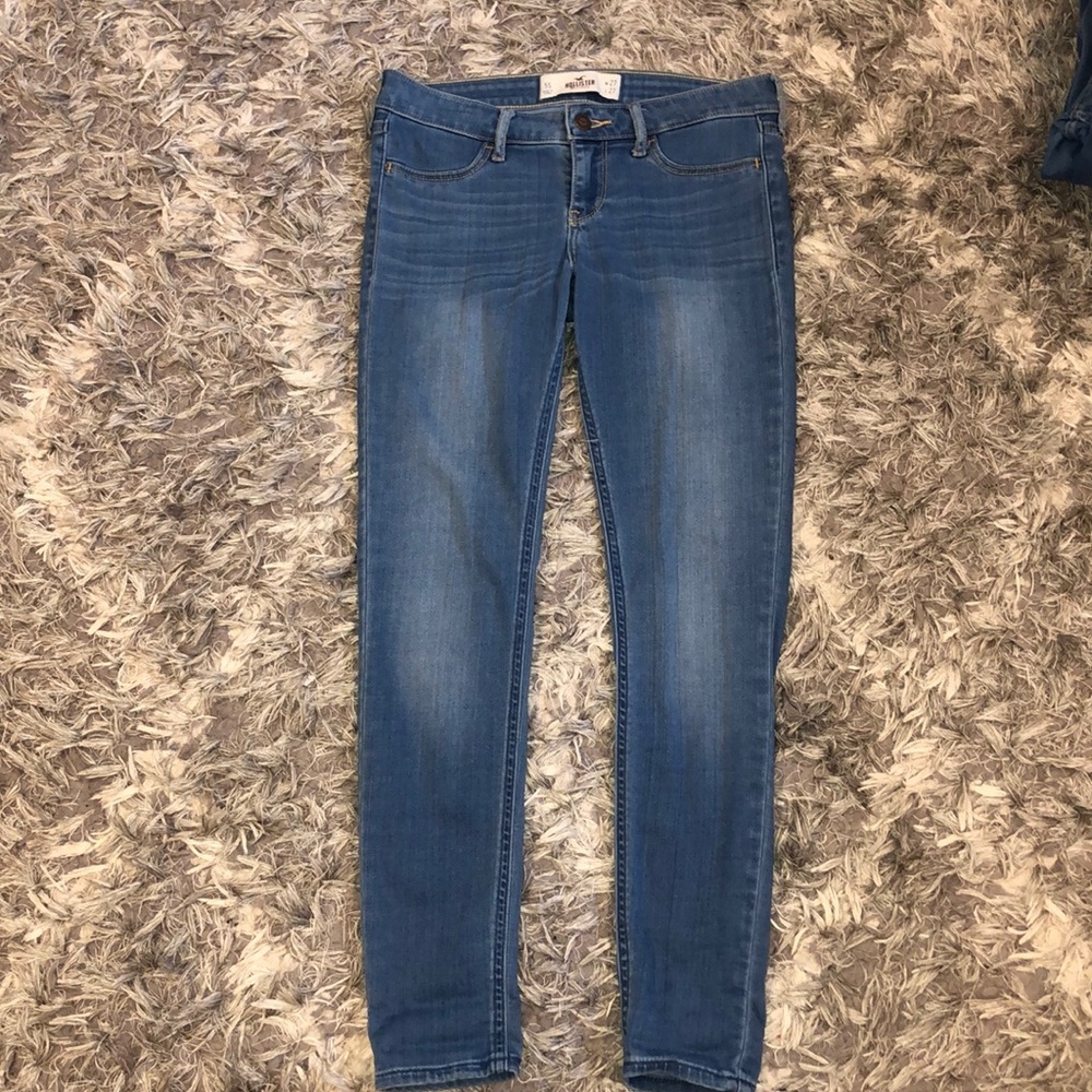 Size 5s. Hollister jeggings.